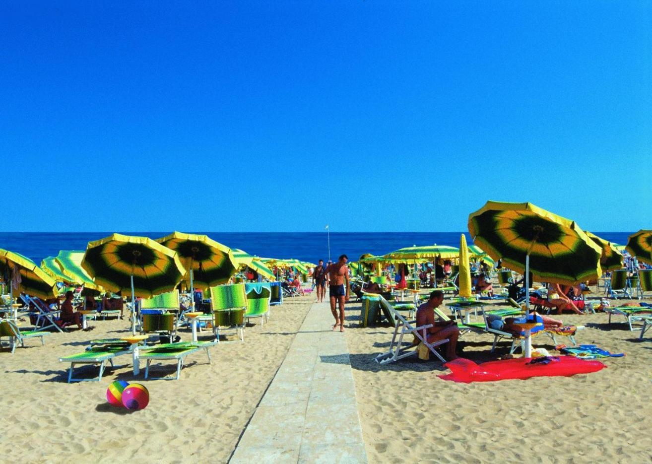 Aparthotel Carinzia Lignano Sabbiadoro Exterior foto