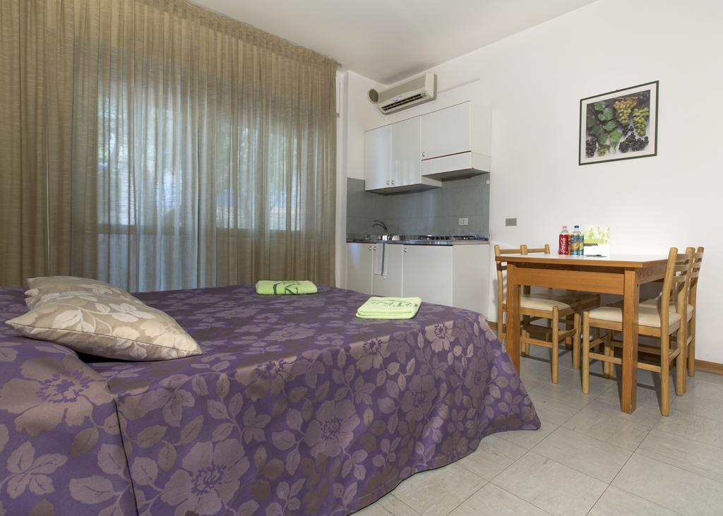 Aparthotel Carinzia Lignano Sabbiadoro Exterior foto